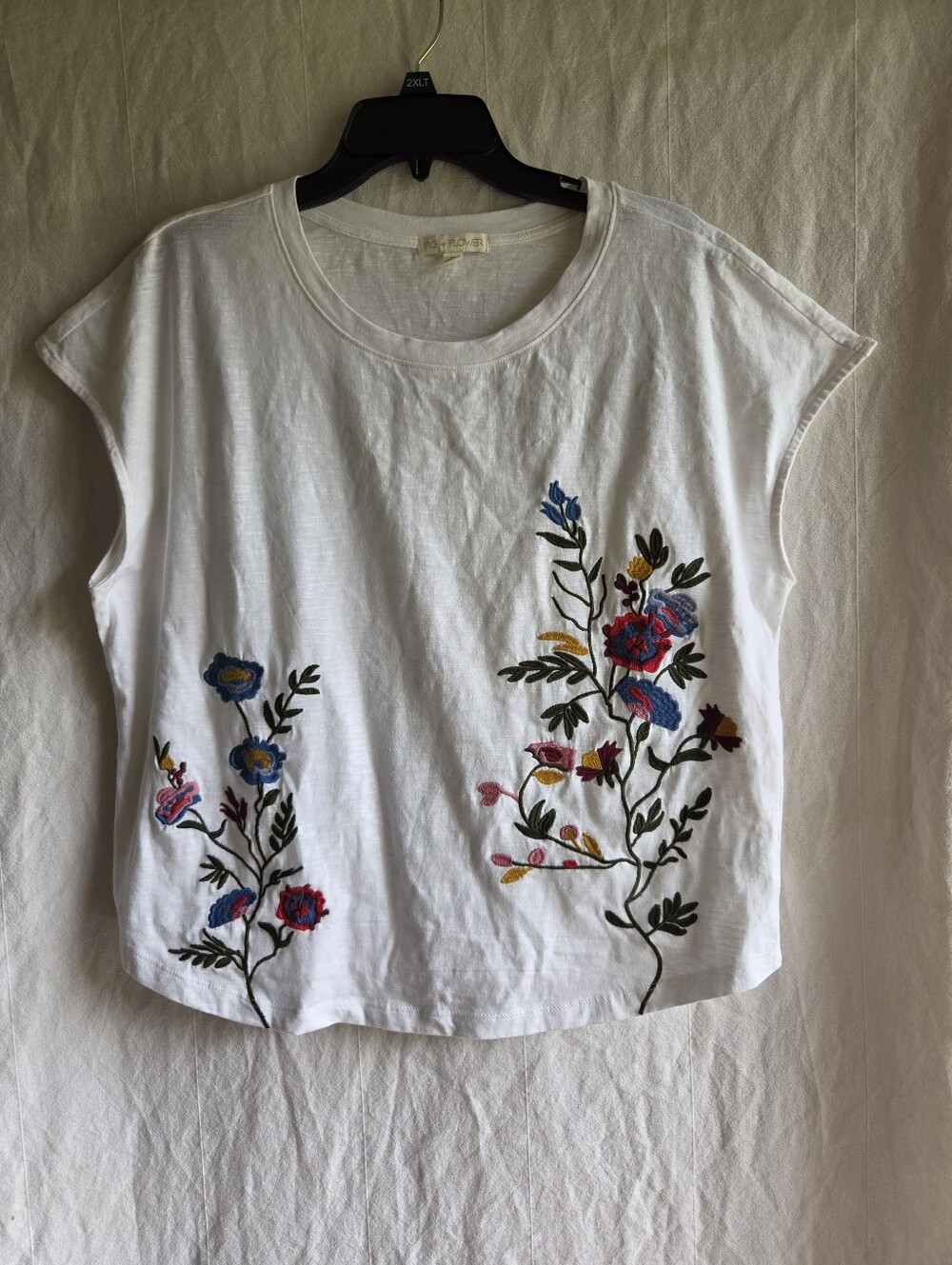Fig & Flower Embroidered Shirt Womens Medium Floral Round Neck Cotton Boxy
